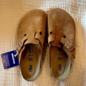 Brand new Birkenstock Boston soft beds in the color mink. Size 40.